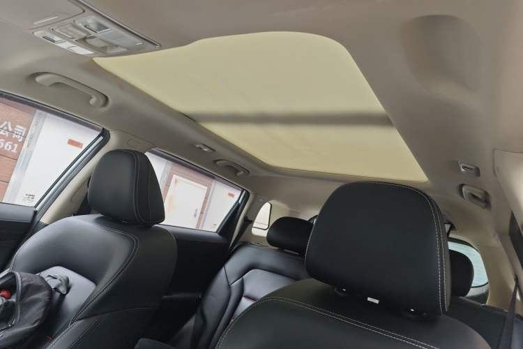 Used Geely Auto Emgrand X7 Sport 2018 1.8TD Automatic Two-Wheel Drive Smart Connect 4G Internet Edition Headliner