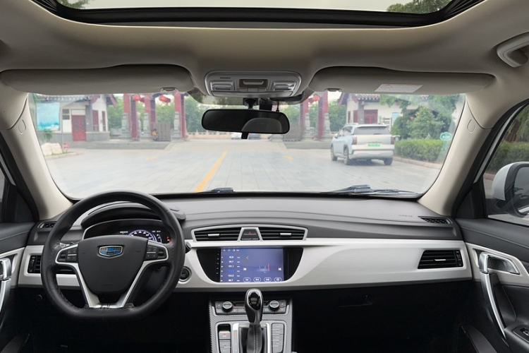 Used Geely Auto Emgrand X7 Sport 2018 1.8TD Automatic Two-Wheel Drive Smart Connect 4G Internet Edition Headliner