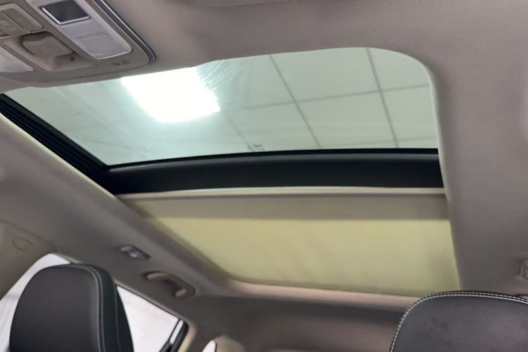 Used Geely Auto Emgrand X7 Sport 2018 1.8TD Automatic Two-Wheel Drive Smart Connect 4G Internet Edition Headliner