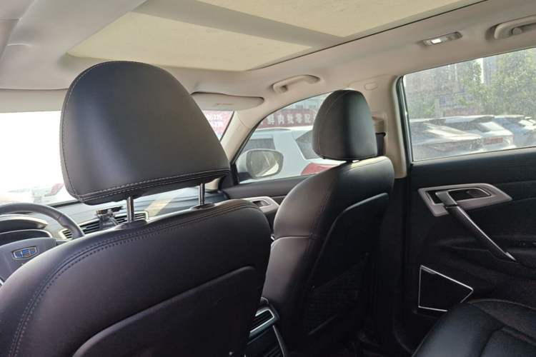 Used Geely Auto Emgrand X7 Sport 2018 1.8TD Automatic Two-Wheel Drive Smart Connect 4G Internet Edition Headliner