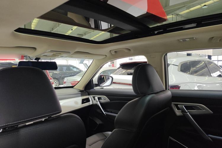 Used Geely Auto Emgrand X7 Sport 2018 1.8TD Automatic Two-Wheel Drive Zhiya Model Headliner
