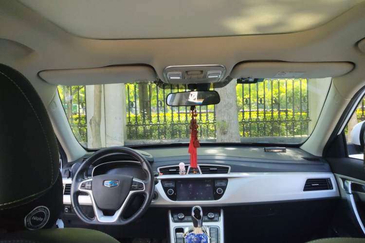 Used Geely Auto Emgrand X7 Sport 2018 1.8TD Automatic Two-Wheel Drive Smart Connect 4G Internet Edition Headliner