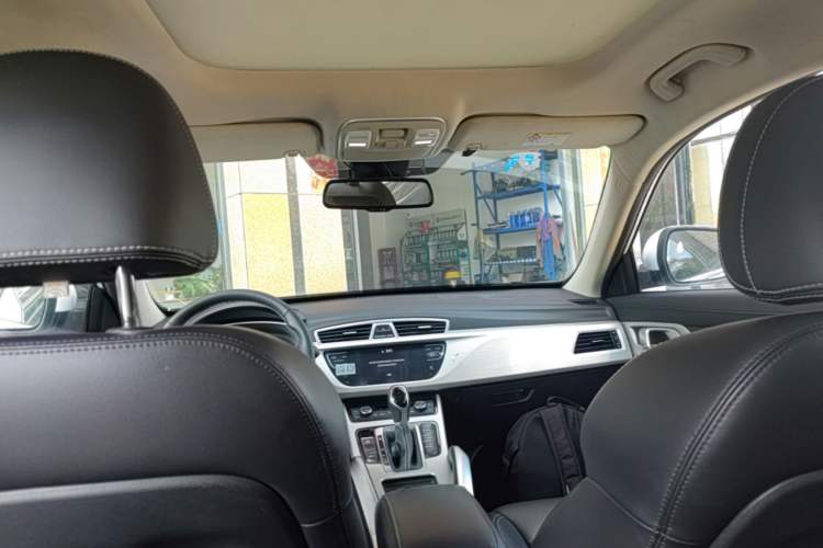 Used Geely Auto Emgrand X7 Sport 2018 1.8TD Automatic Two-Wheel Drive Smart 4G Connected Version Headliner