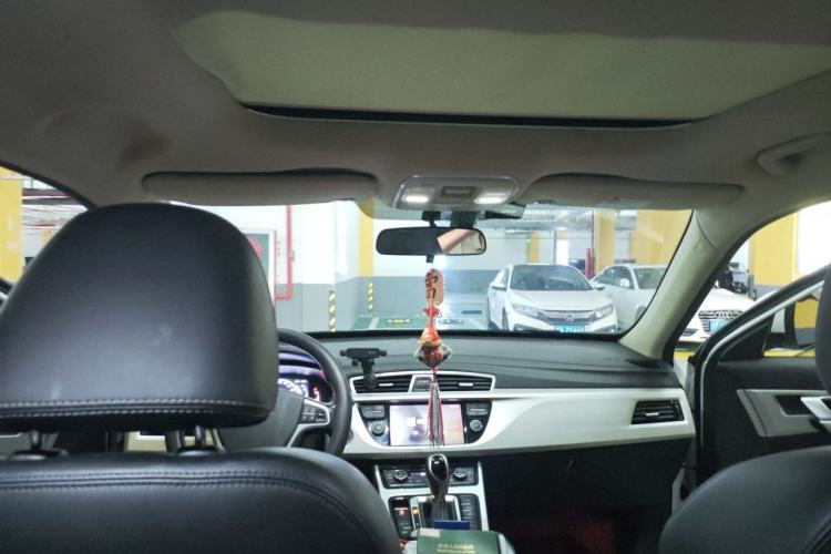 Used Geely Auto Emgrand X7 Sport 2018 1.8TD Automatic Two-Wheel Drive Smart Connect 4G Internet Edition Headliner