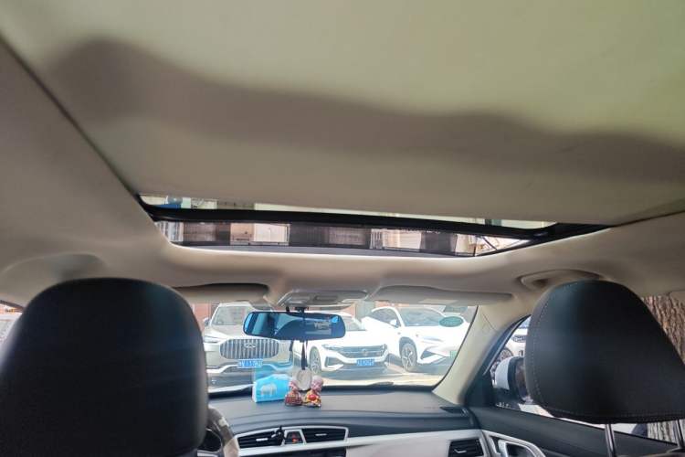 Used Geely Auto Emgrand X7 Sport 2018 1.8TD Automatic Two-Wheel Drive Smart Connect 4G Internet Edition Headliner