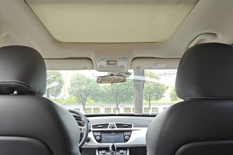 Used Geely Auto Emgrand X7 Sport 2018 1.8TD Automatic Two-Wheel Drive Smart Connect 4G Internet Edition Headliner