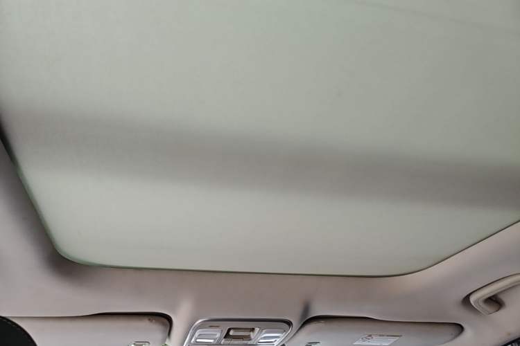 Used Geely Auto Emgrand X7 Sport 2018 1.8TD Manual Two-Wheel Drive Zhiya Model Headliner