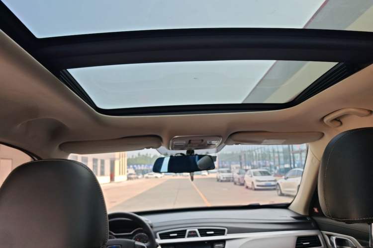 Used Geely Auto Emgrand X7 Sport 2018 2.0L Manual Two-Wheel Drive Zhiya Version Headliner