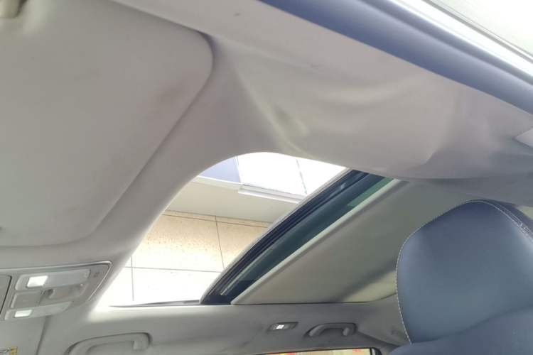 Used Geely Auto Emgrand X7 Sport 2018 1.8TD Automatic Two-Wheel Drive Zhiya Model Headliner