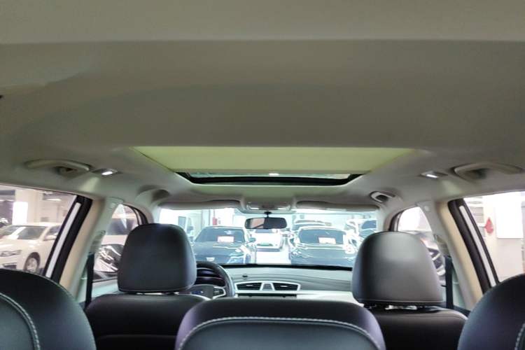 Used Geely Auto Emgrand X7 Sport 2018 1.8TD Automatic Two-Wheel Drive Smart Connect 4G Internet Edition Headliner
