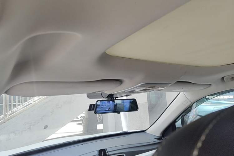 Used Geely Auto Emgrand X7 Sport 2018 1.8TD Automatic Two-Wheel Drive Smart Connect 4G Internet Edition Headliner