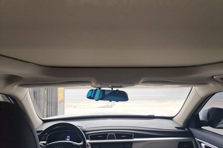 Used Geely Auto Emgrand X7 Sport 2018 1.8TD Automatic Two-Wheel Drive Smart Connect 4G Internet Edition Headliner