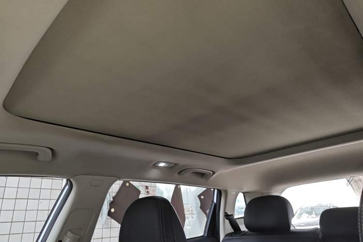 Used Geely Auto Emgrand X7 Sport 2018 1.8TD Automatic Two-Wheel Drive Smart Connect 4G Internet Edition Headliner