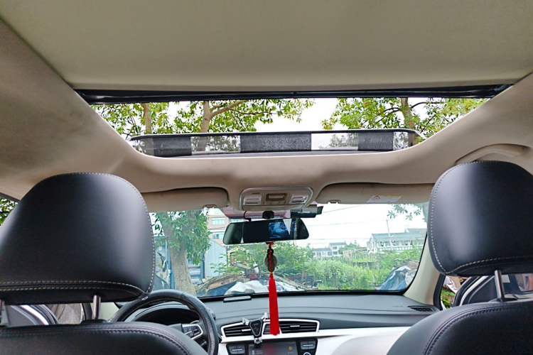 Used Geely Auto Emgrand X7 Sport 2018 1.8TD Automatic Two-Wheel Drive Zhiya Model Headliner