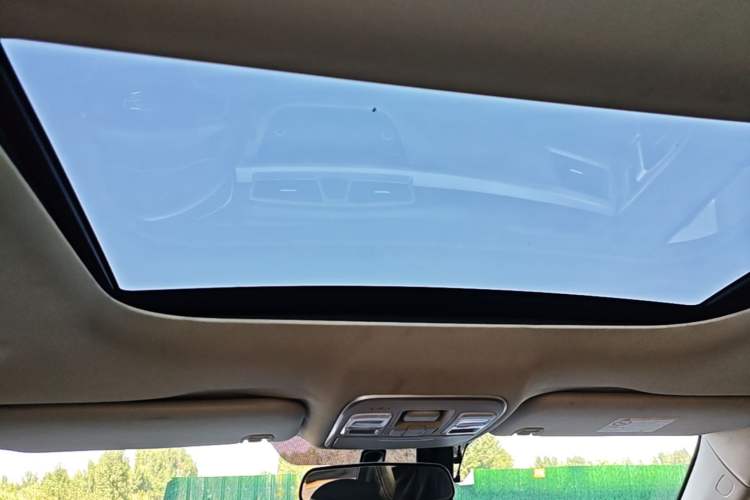 Used Geely Auto Emgrand X7 Sport 2018 1.8TD Automatic Two-Wheel Drive Smart Connect 4G Internet Edition Headliner