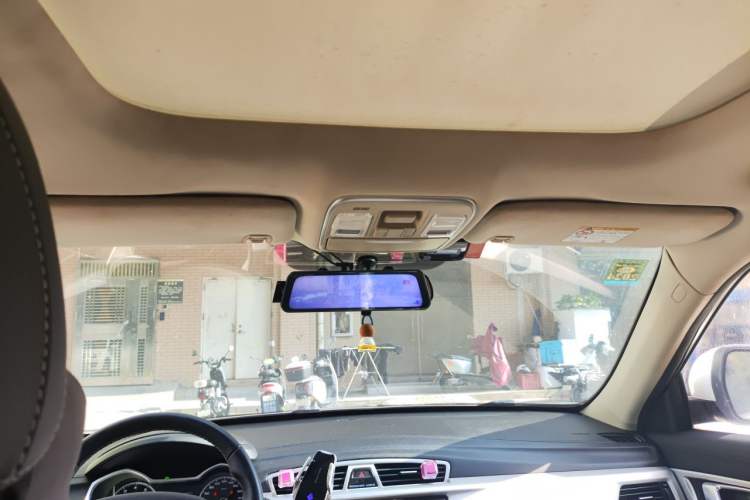Used Geely Auto Emgrand X7 Sport 2018 1.8TD Automatic Two-Wheel Drive Zhiya Model Headliner