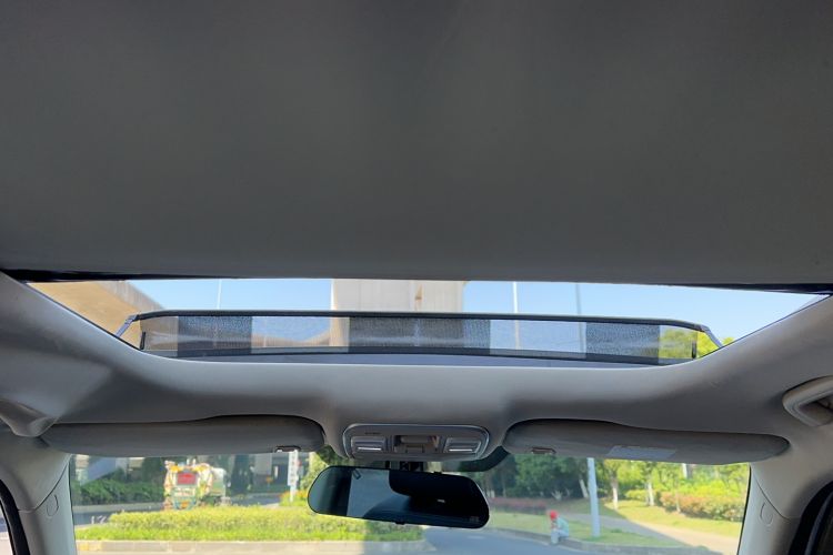Used Geely Auto Emgrand X7 Sport 2018 1.8TD Automatic Two-Wheel Drive Smart Connect 4G Internet Edition Headliner