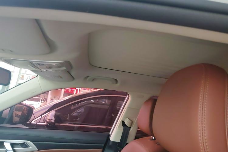 Used Geely Auto Emgrand X7 Sport 2018 1.8TD Automatic Two-Wheel Drive ZhiZun Model with 4G Connectivity Headliner