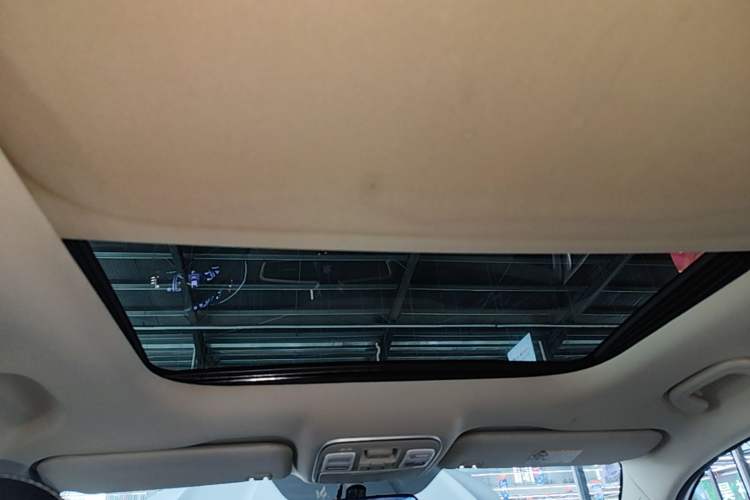 Used Geely Auto Emgrand X7 Sport 2018 1.8TD Automatic Two-Wheel Drive Smart Connect 4G Internet Edition Headliner
