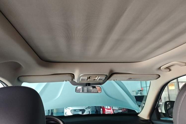 Used Geely Auto Emgrand X7 Sport 2018 1.8TD Automatic Two-Wheel Drive Smart Connect 4G Internet Edition Headliner