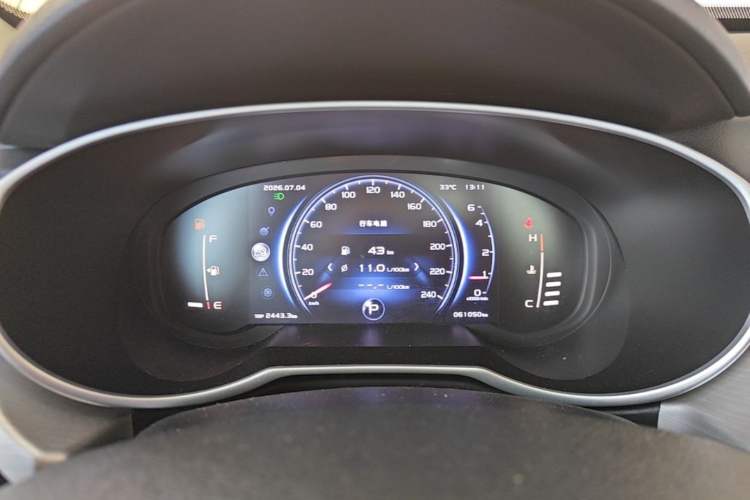 Used Geely Auto Emgrand X7 Sport 2018 1.8TD Automatic Two-Wheel Drive ZhiZun Model with 4G Connectivity Instrument Cluster
