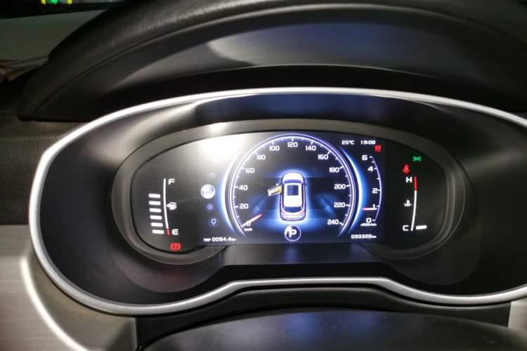 Used Geely Auto Emgrand X7 Sport 2018 Revised Version 1.8TD Automatic Two-Wheel Drive Smart 4G Connectivity Edition Instrument Cluster