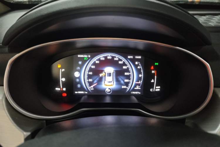 Used Geely Auto Emgrand X7 Sport 2018 1.8TD Automatic Two-Wheel Drive Smart Connect 4G Internet Edition Instrument Cluster