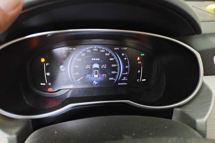 Used Geely Auto Emgrand X7 Sport 2018 1.8TD Automatic Two-Wheel Drive Smart Connect 4G Internet Edition Instrument Cluster