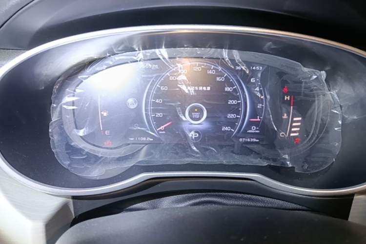 Used Geely Auto Emgrand X7 Sport 2018 1.8TD Automatic Two-Wheel Drive ZhiZun Model with 4G Connectivity Instrument Cluster