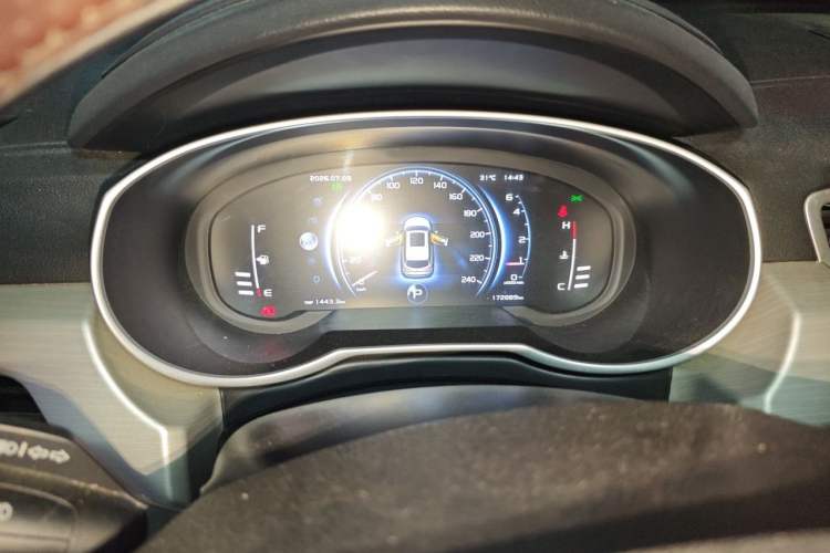 Used Geely Auto Emgrand X7 Sport 2018 1.8TD Automatic Two-Wheel Drive ZhiZun Model with 4G Connectivity Instrument Cluster