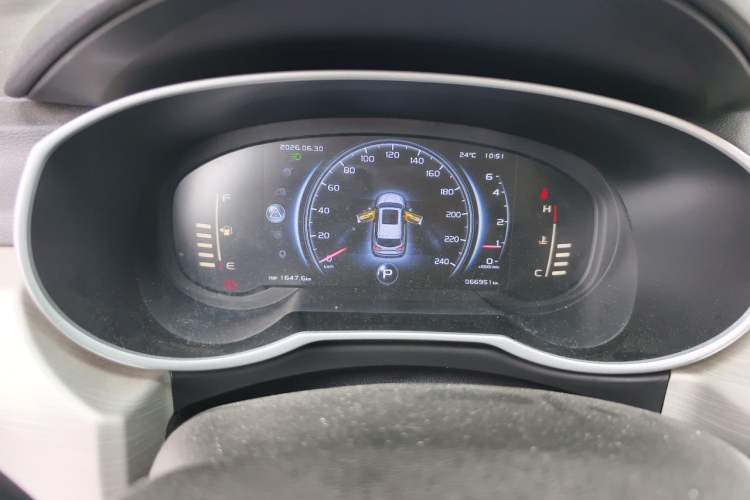 Used Geely Auto Emgrand X7 Sport 2018 1.8TD Automatic Two-Wheel Drive ZhiZun Model with 4G Connectivity Instrument Cluster