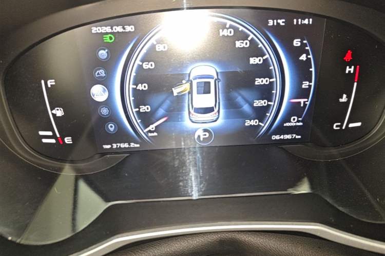 Used Geely Auto Emgrand X7 Sport 2018 1.8TD Automatic Two-Wheel Drive ZhiZun Model with 4G Connectivity Instrument Cluster