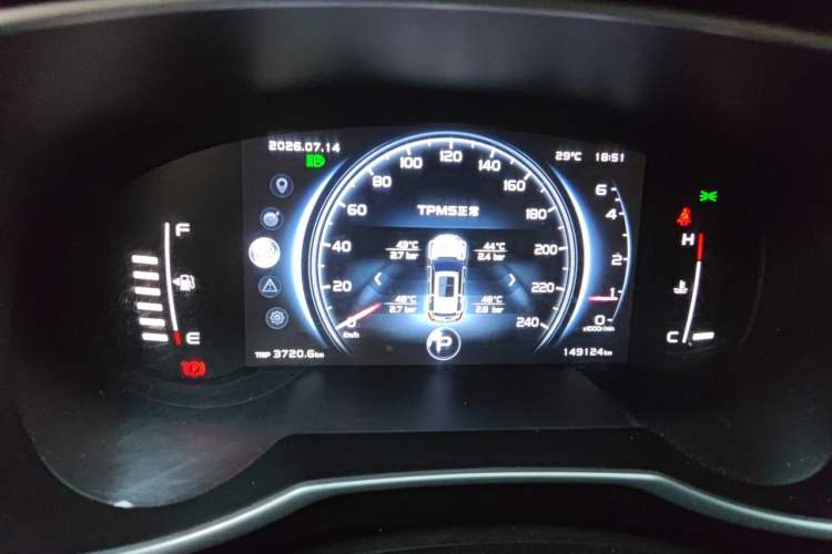Used Geely Auto Emgrand X7 Sport 2018 1.8TD Automatic Two-Wheel Drive ZhiZun Model with 4G Connectivity Instrument Cluster