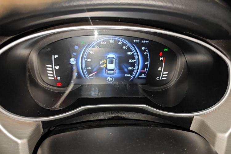 Used Geely Auto Emgrand X7 Sport 2018 1.8TD Automatic Two-Wheel Drive ZhiZun Model with 4G Connectivity Instrument Cluster