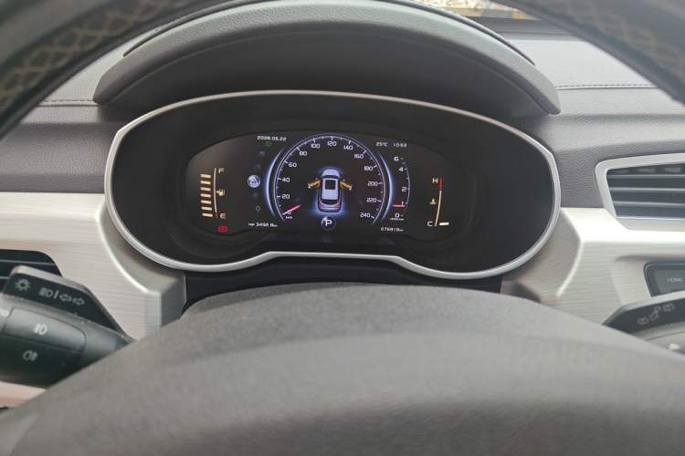 Used Geely Auto Emgrand X7 Sport 2018 1.8TD Automatic Two-Wheel Drive Smart Connect 4G Internet Edition Instrument Cluster
