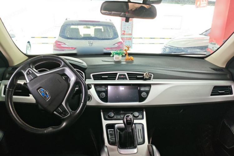 Used Geely Auto Emgrand X7 Sport 2018 2.0L Manual Two-Wheel Drive Zhiya Version Interior 1