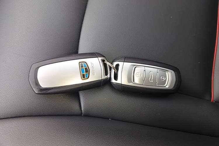 Used Geely Auto Emgrand X7 Sport 2018 1.8TD Automatic Two-Wheel Drive Smart Connect 4G Internet Edition Interior 1