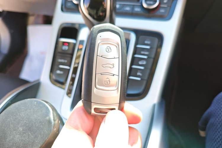 Used Geely Auto Emgrand X7 Sport 2018 1.8TD Automatic Two-Wheel Drive Smart Connect 4G Internet Edition Interior 1