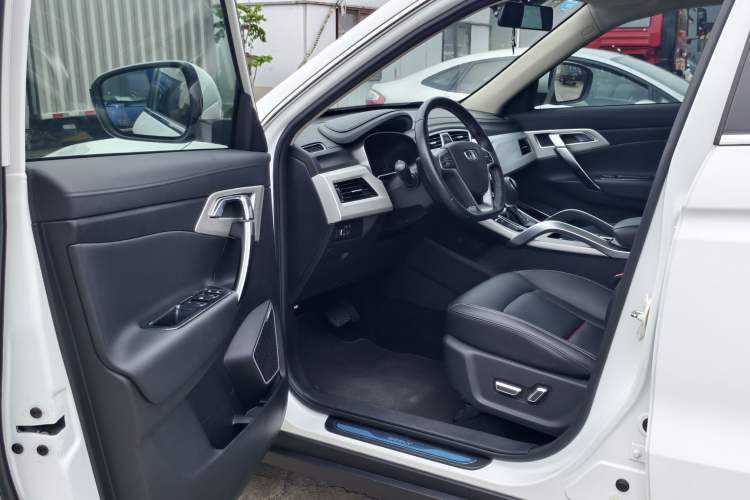 Used Geely Auto Emgrand X7 Sport 2018 1.8TD Automatic Two-Wheel Drive Smart Connect 4G Internet Edition Interior 1