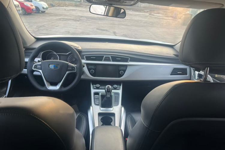 Used Geely Auto Emgrand X7 Sport 2018 2.0L Manual Two-Wheel Drive Zhiya Version Interior 1