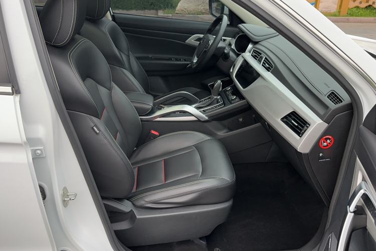 Used Geely Auto Emgrand X7 Sport 2018 1.8TD Automatic Two-Wheel Drive Smart Connect 4G Internet Edition Interior 1