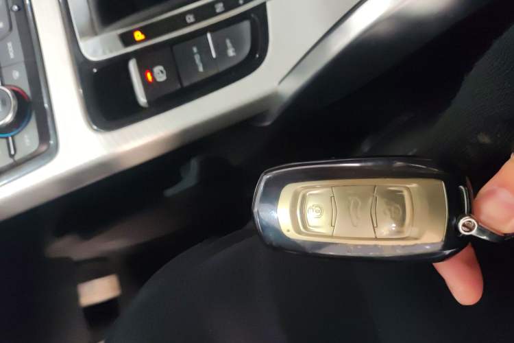 Used Geely Auto Emgrand X7 Sport 2018 1.8TD Automatic Two-Wheel Drive Smart Connect 4G Internet Edition Interior 1