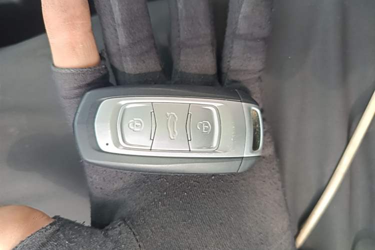Used Geely Auto Emgrand X7 Sport 2018 1.8TD Automatic Two-Wheel Drive Zhiya Model Interior 1