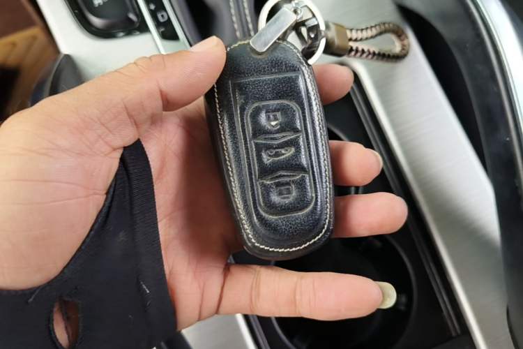 Used Geely Auto Emgrand X7 Sport 2018 1.8TD Automatic Two-Wheel Drive Zhiya Model Interior 1