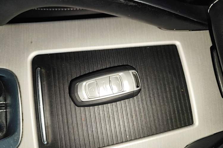 Used Geely Auto Emgrand X7 Sport 2018 1.8TD Automatic Two-Wheel Drive Smart Connect 4G Internet Edition Interior 1