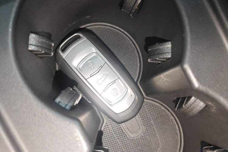 Used Geely Auto Emgrand X7 Sport 2018 1.8TD Automatic Two-Wheel Drive Smart Connect 4G Internet Edition Interior 1