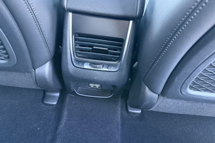 Used Geely Auto Emgrand X7 Sport 2018 1.8TD Automatic Two-Wheel Drive Zhiya Model Interior 11