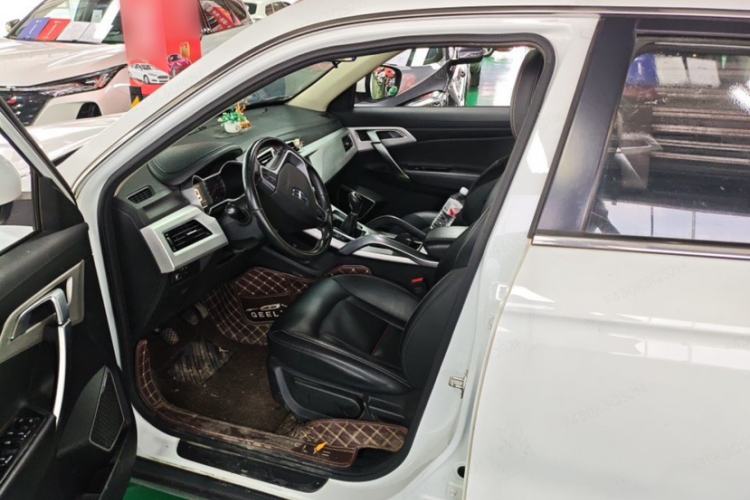 Used Geely Auto Emgrand X7 Sport 2018 2.0L Manual Two-Wheel Drive Zhiya Version Interior 2