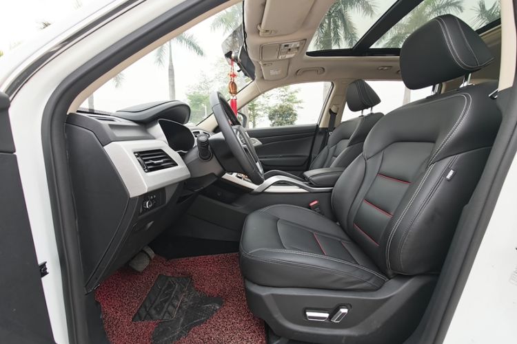Used Geely Auto Emgrand X7 Sport 2018 1.8TD Automatic Two-Wheel Drive Smart Connect 4G Internet Edition Interior 2