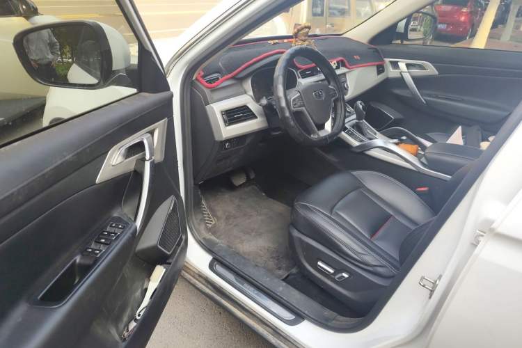 Used Geely Auto Emgrand X7 Sport 2018 1.8TD Automatic Two-Wheel Drive Smart Connect 4G Internet Edition Interior 3